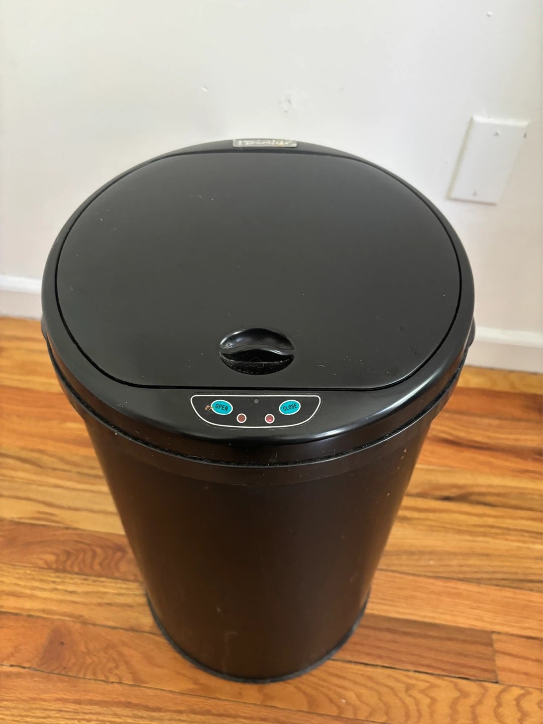 (Free) Touch-free 8 Gal/30 Liter Sensor Garbage Bin - photo 2