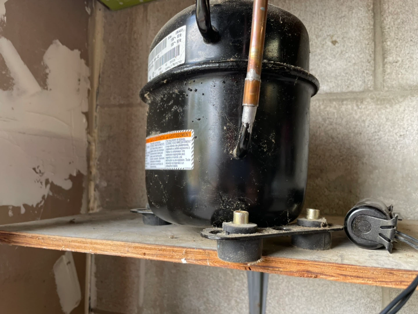 AE700-AR-986-A2 Refrigerator Compressor - photo 4