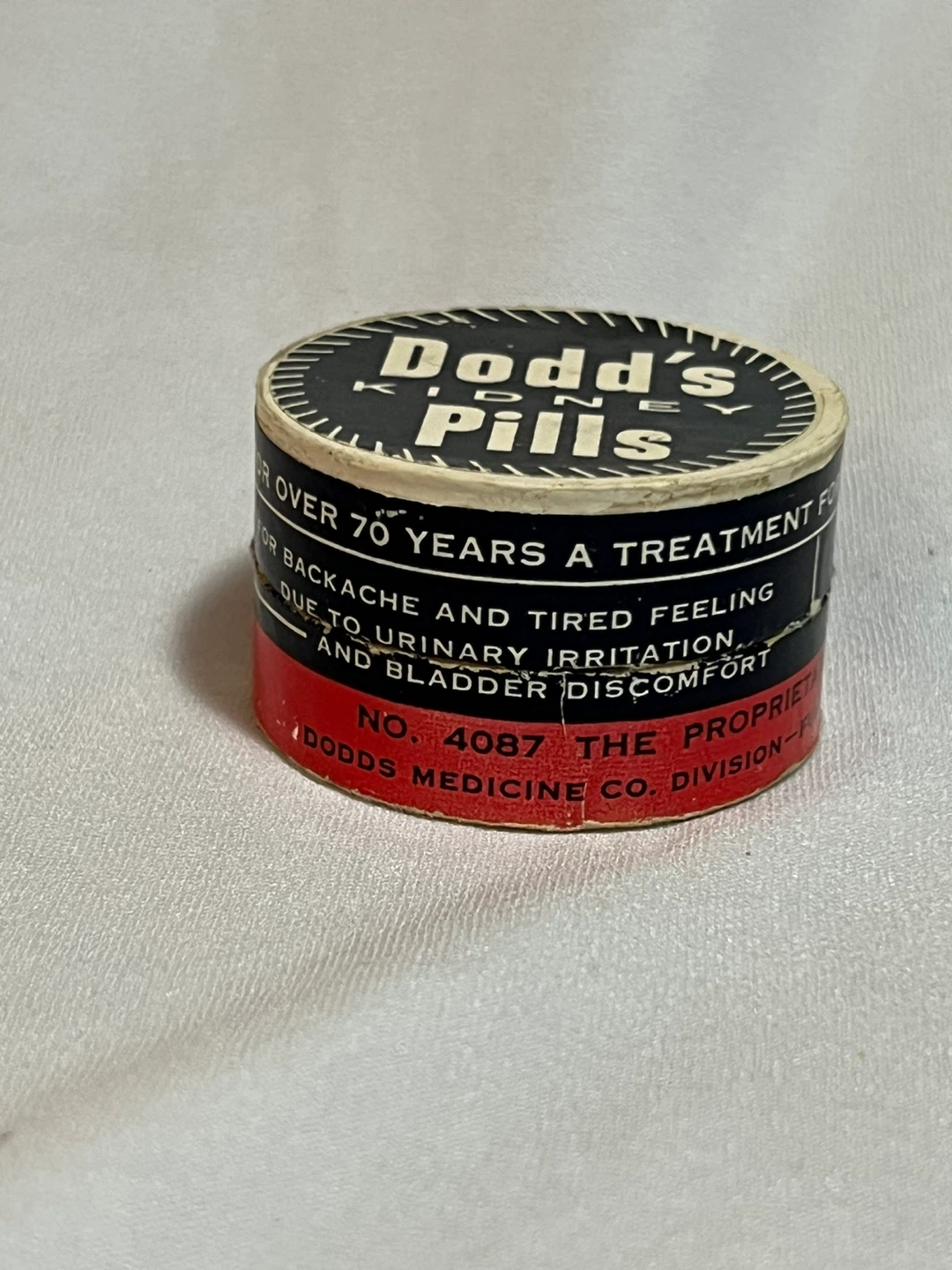 Antique Dodd’s Kidney Pills Container - photo 2