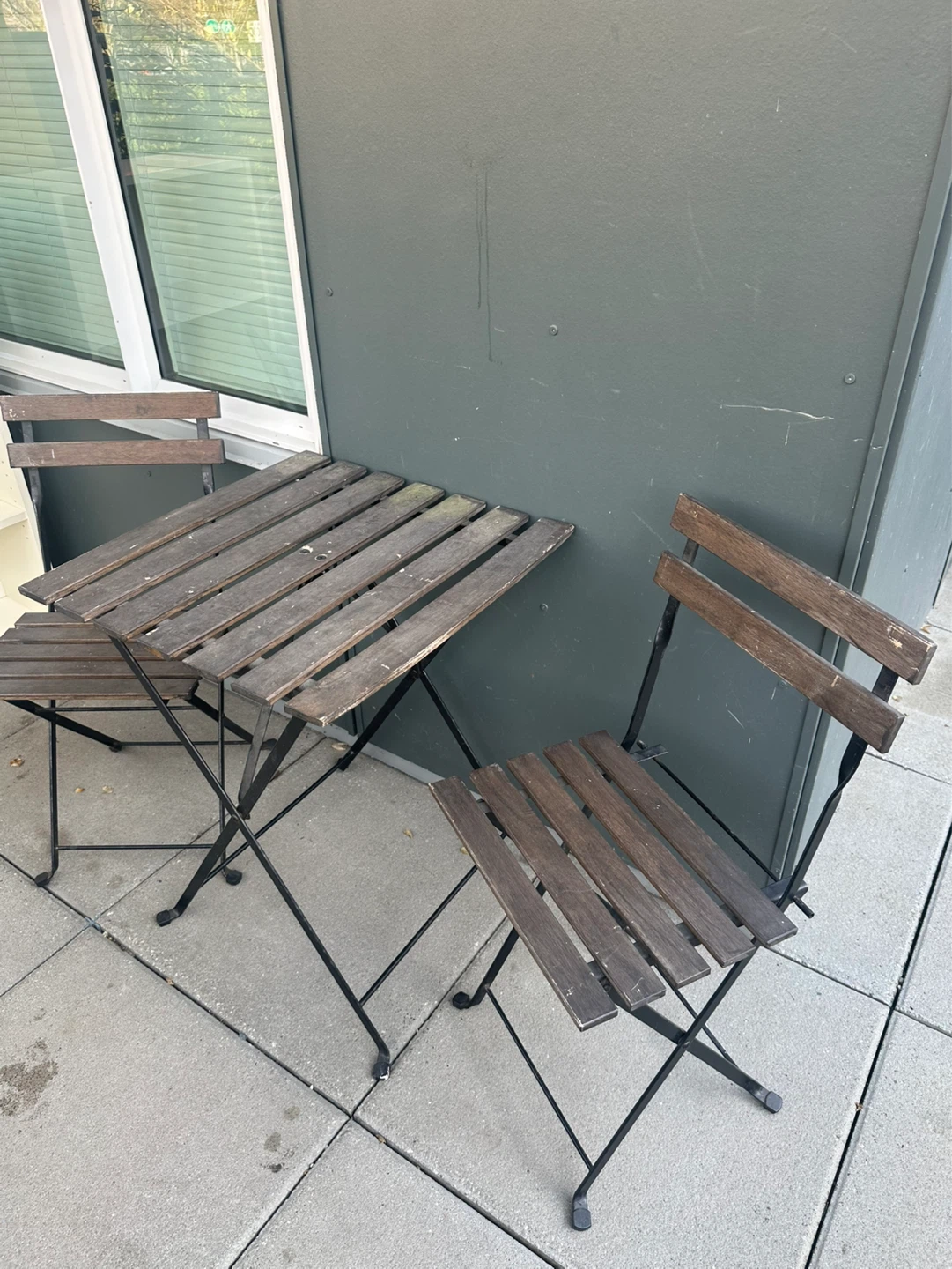 Patio table and 2 chairs - photo 2