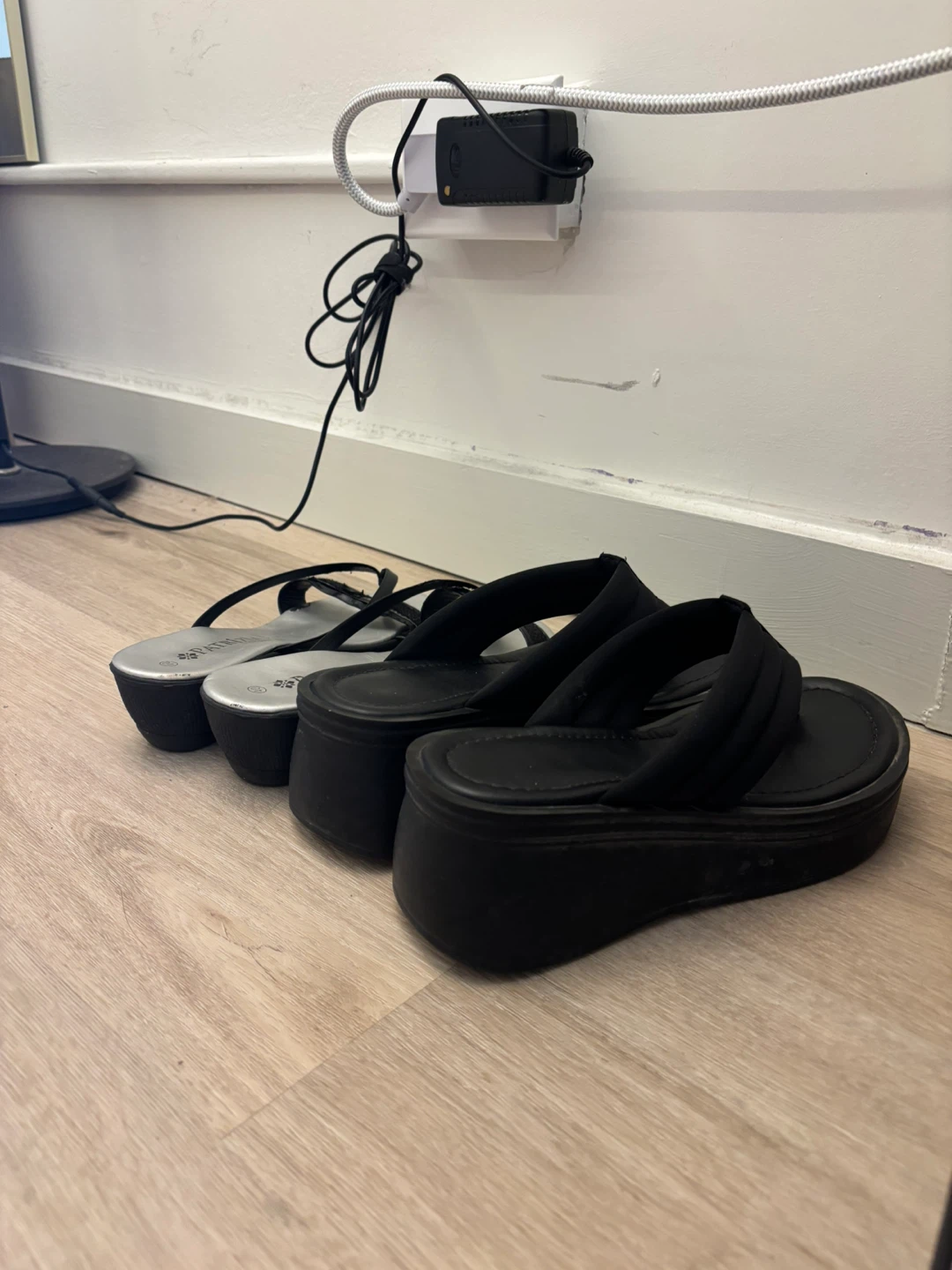 Y2K Black Platform Flip Flops 8.5 women - photo 2