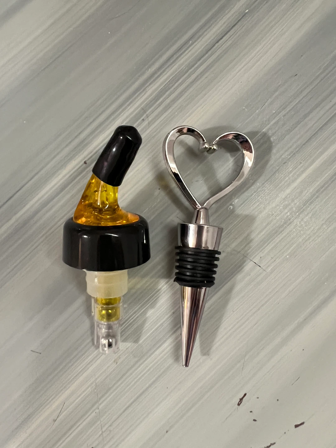 2 Piece Bar Accessories: Pour Spout and Heart Bottle Stopper