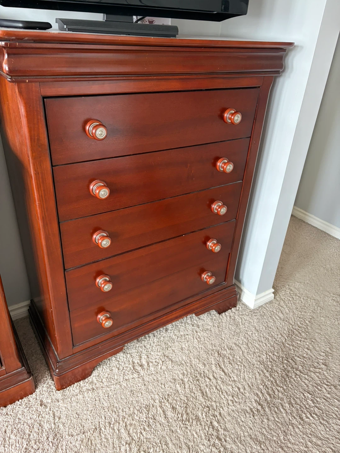 2 Wooden Dressers and 2 Nightstand Set - photo 3