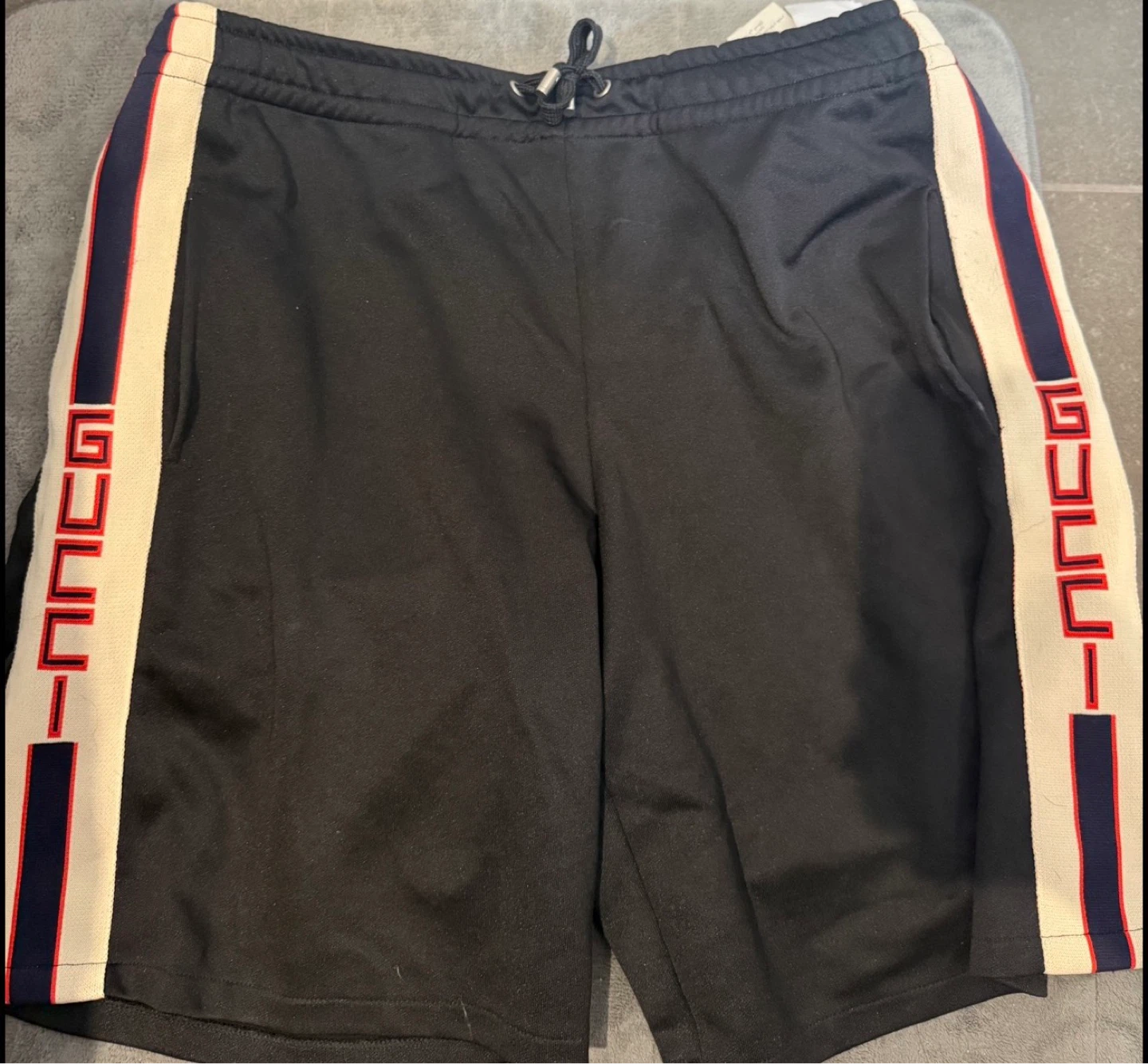Men’s Gucci shorts medium paid 1200