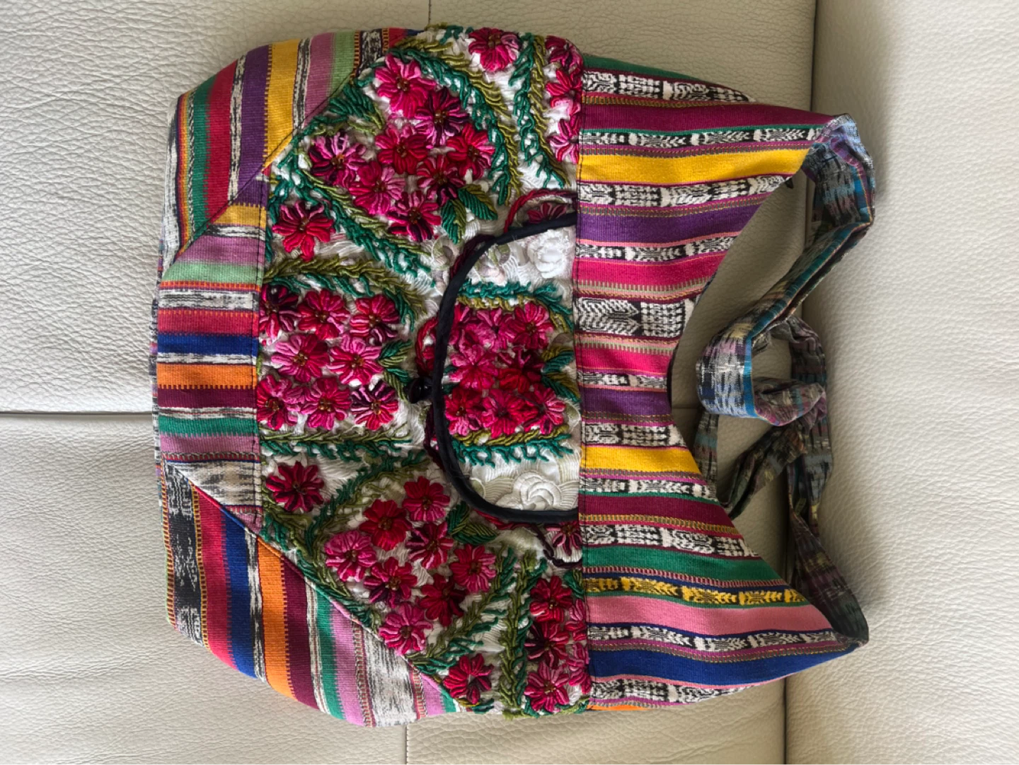 Hand-knitted bags  with embroidered flowers - photo 3