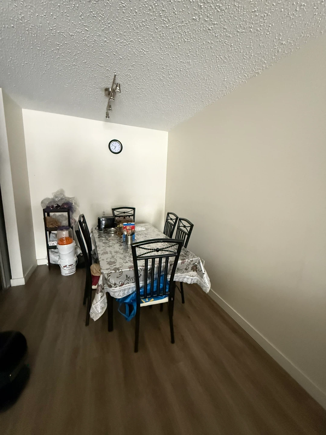 Lease take over for apartment - photo 2