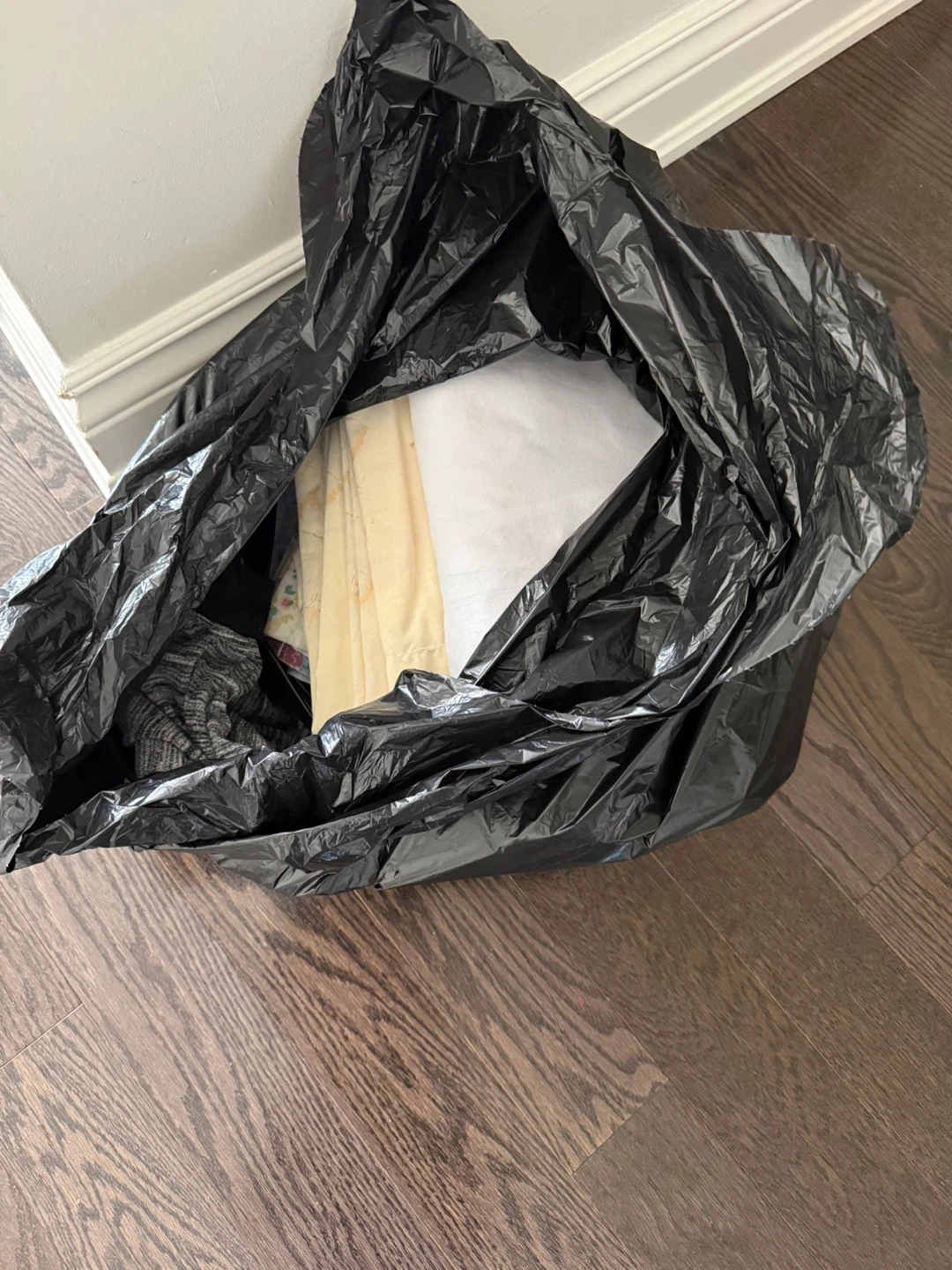 Bundle of assorted bedsheets