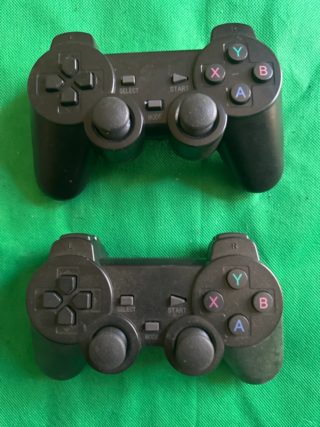 2x Black Wireless Game Controllers - photo 3