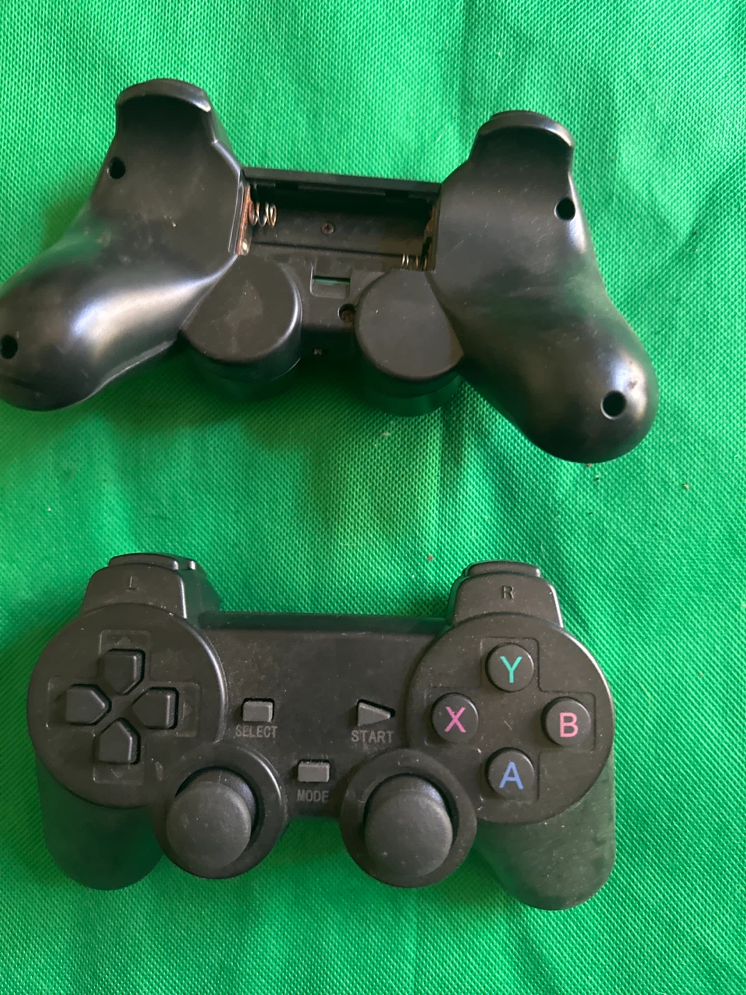 2x Black Wireless Game Controllers - photo 2