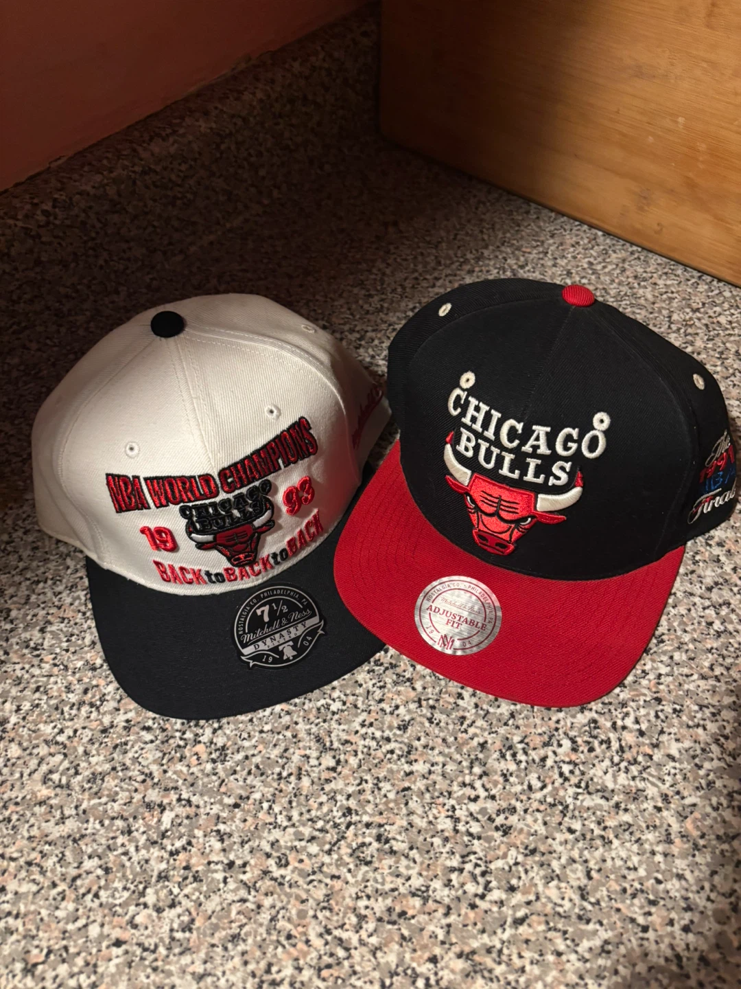 Mitchell & Ness Chicago Bulls NBA World Champions Hats (2) - photo 3