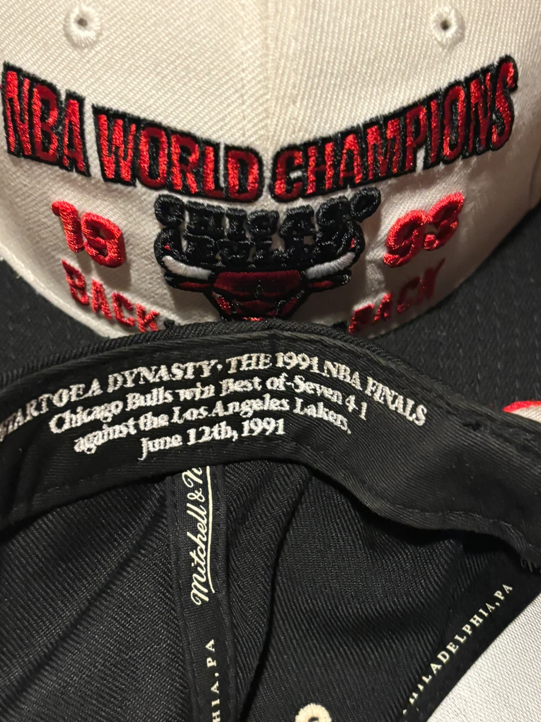 Mitchell & Ness Chicago Bulls NBA World Champions Hats (2) - photo 2