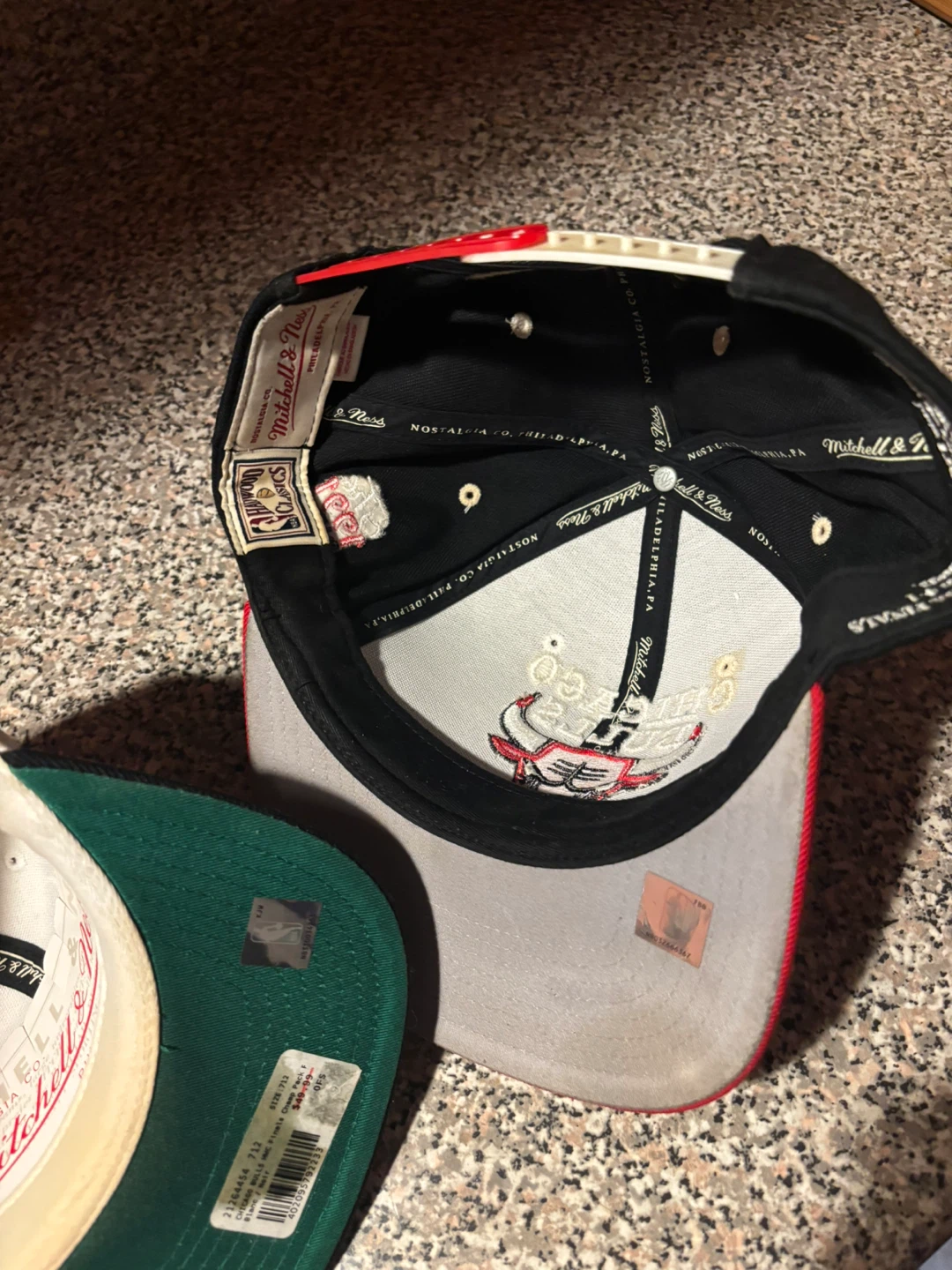 Mitchell & Ness Chicago Bulls NBA World Champions Hats (2) - photo 5