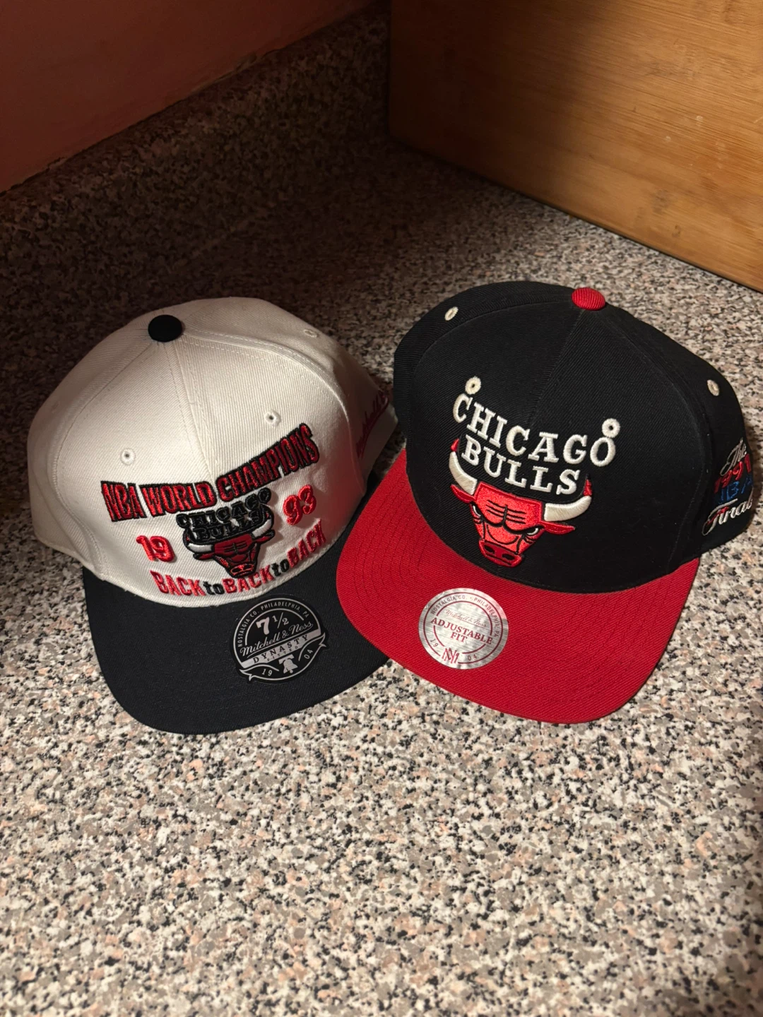 Mitchell & Ness Chicago Bulls NBA World Champions Hats (2)