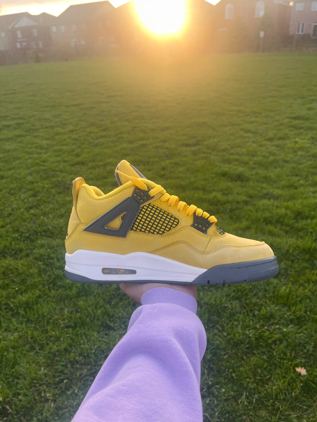 Jordan 4 lightning