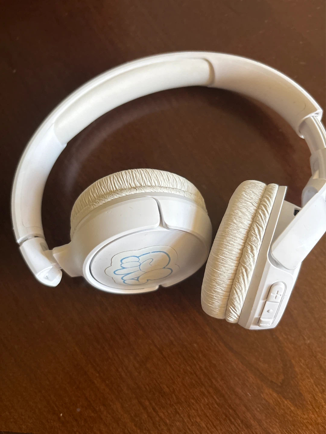 White JBL Wireless Headphones - photo 2