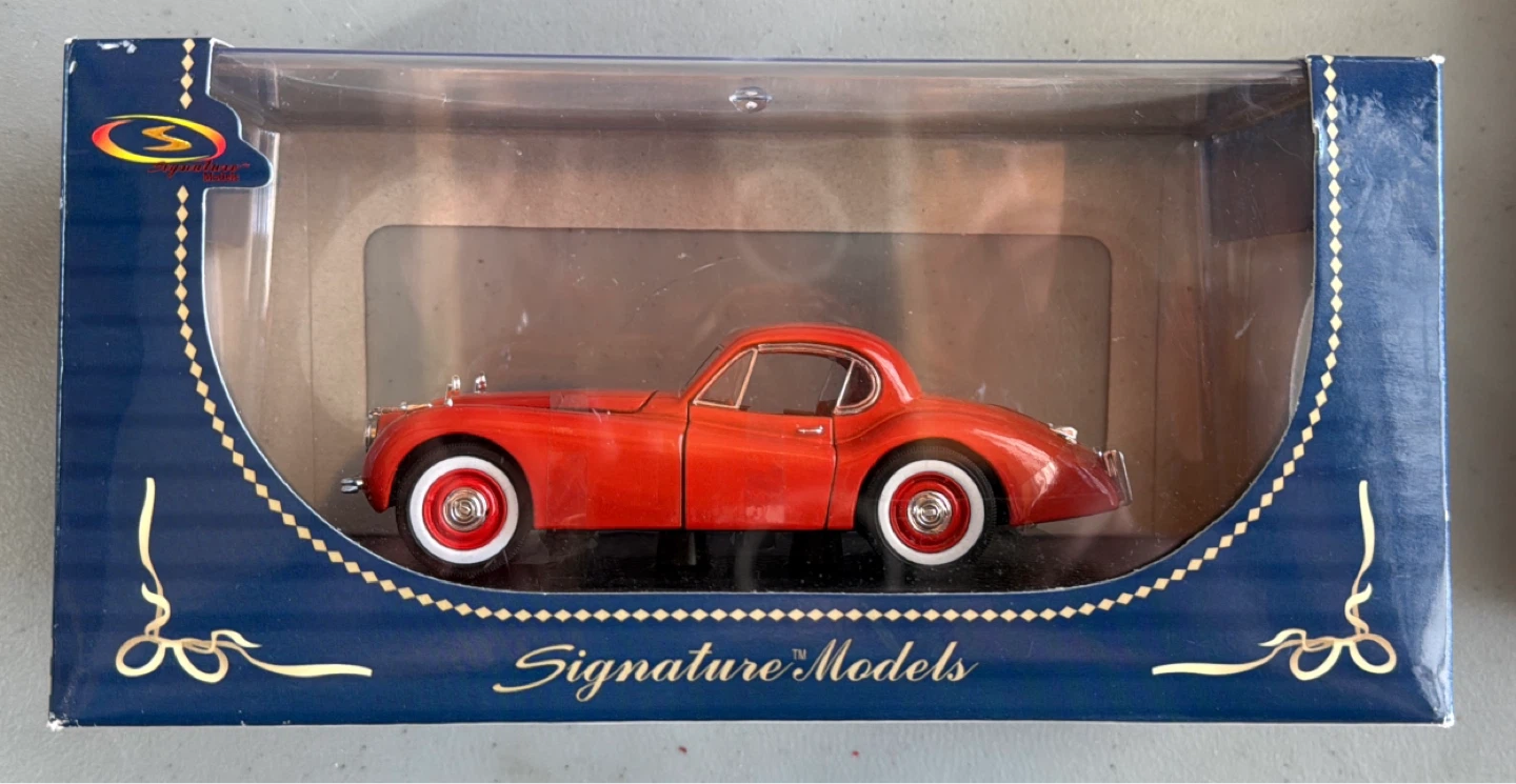 Sunstar Signature Models 1949 Jaguar XK120 Diecast Model Car