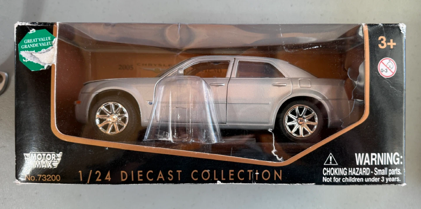 Motor Max 1/24 Diecast Collection Car