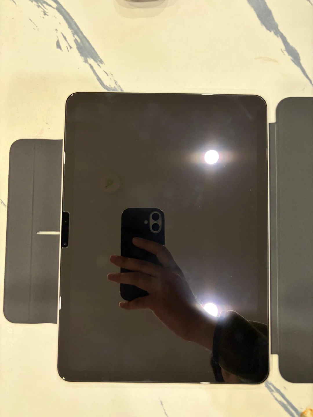 Apple iPad Air 6th gen M2 and 256GB – Like New | Premium Bundle - photo 5