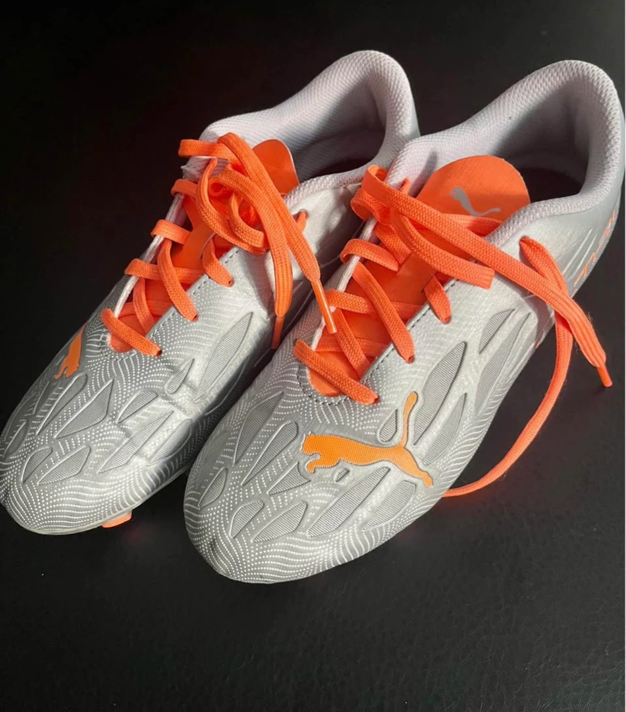 Soccer shoes size CA 4.0