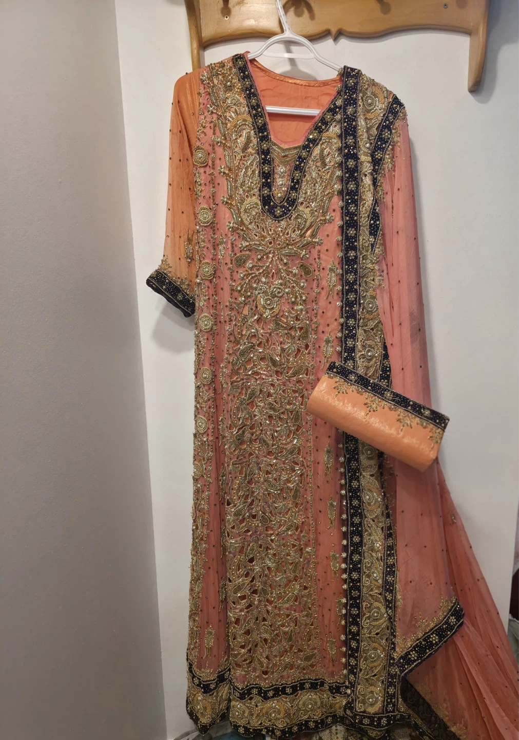Peach Embellished bridal maxi with Clutch - photo 3