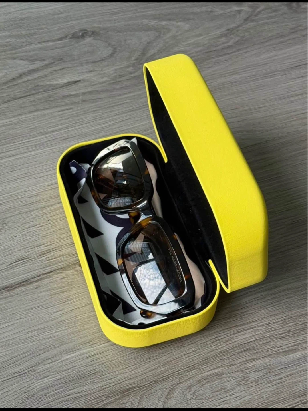 Marc Jacobs Sunglasses with Case - photo 3