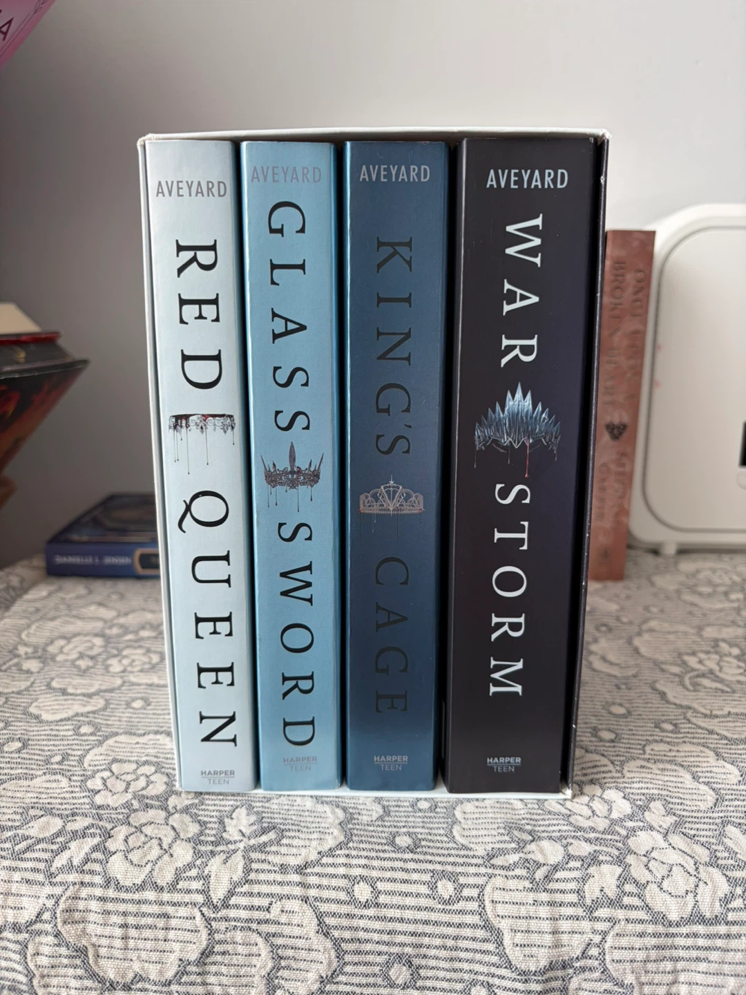 Victoria Aveyard Red Queen Series Books 1-4