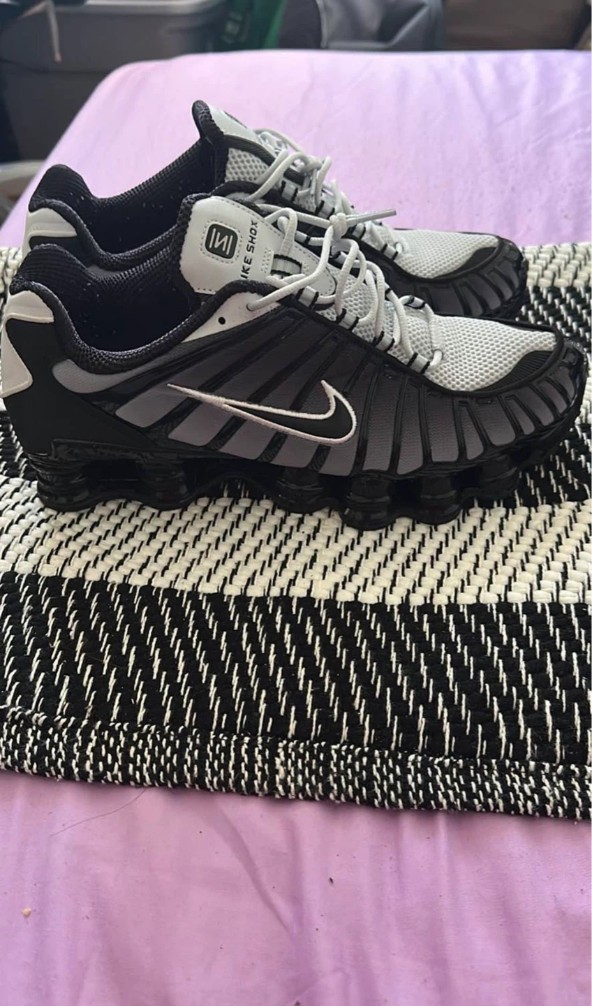 Nike Shox NZ Mens Shoes Black Grey Size 10.5