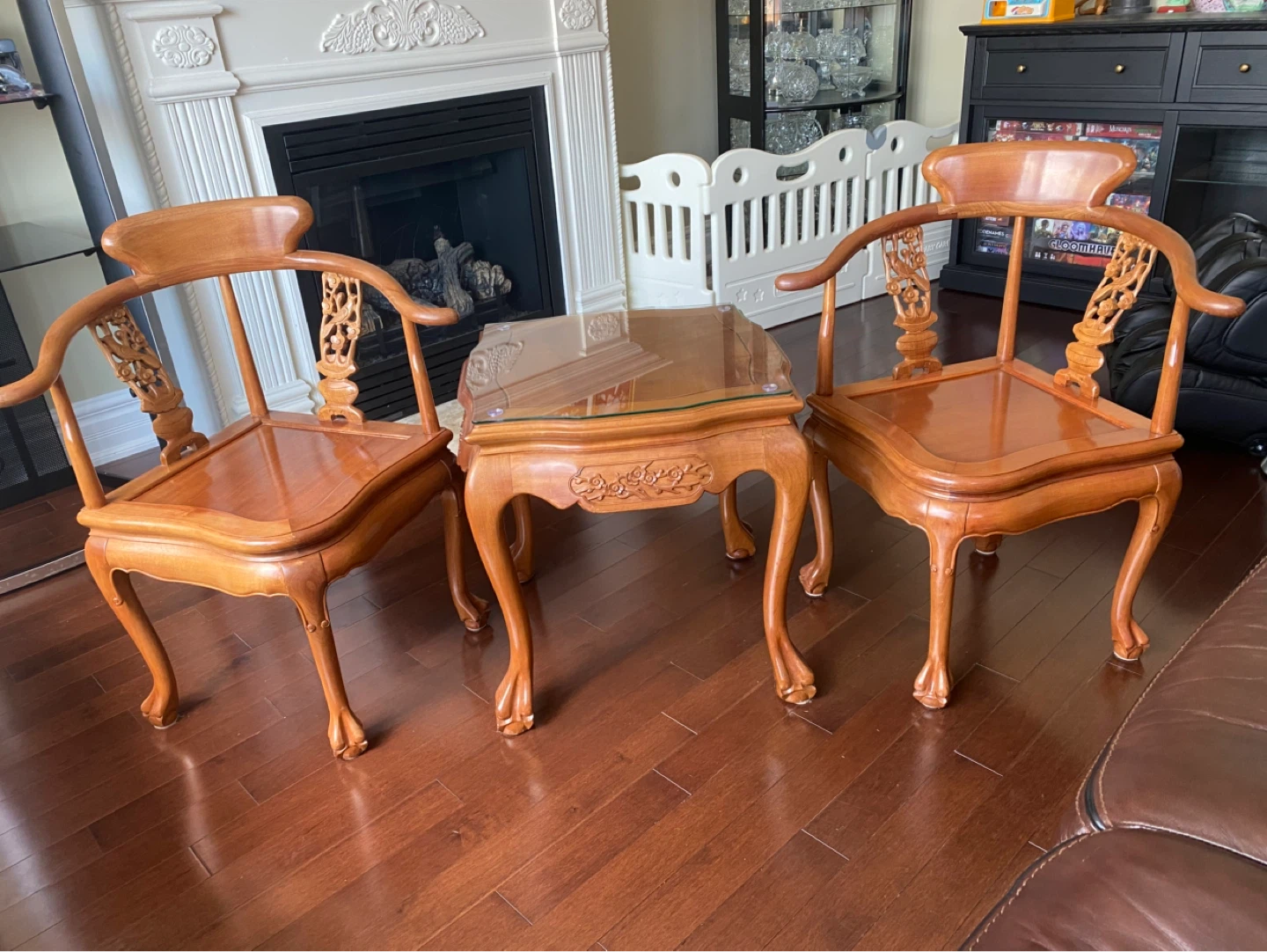 Carving Wooden Corner Chairs with table