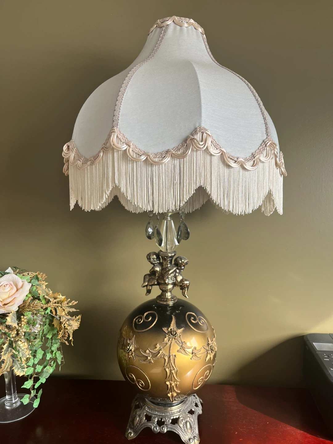 Vintage Ornate Table Lamp with Cherub Detail - photo 2
