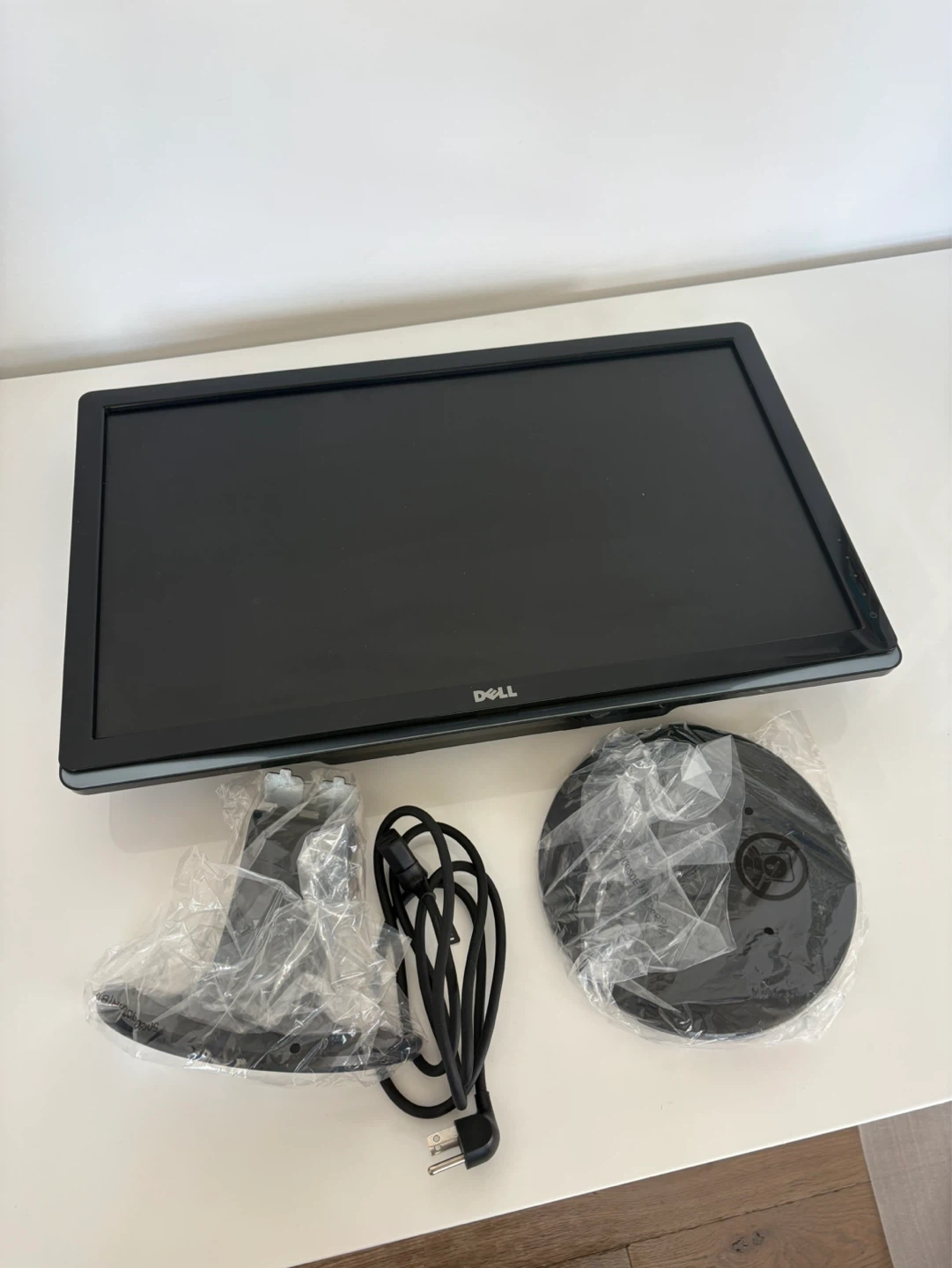 23” Dell Monitor with Stand and Power Cable, In Box - photo 2