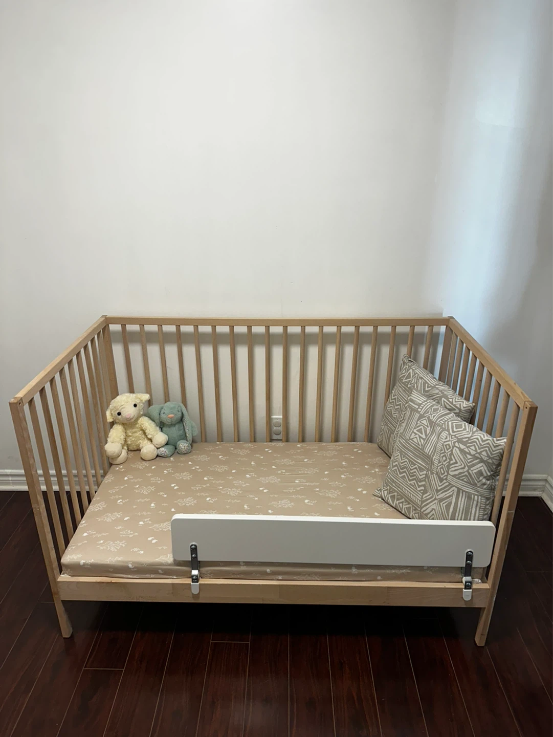 Crib + Mattress + Guard Rail – Excellent Condition