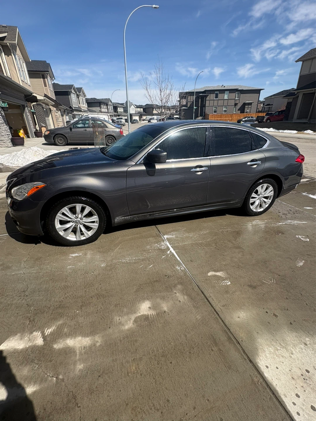 Infiniti Q70 sedan - photo 2