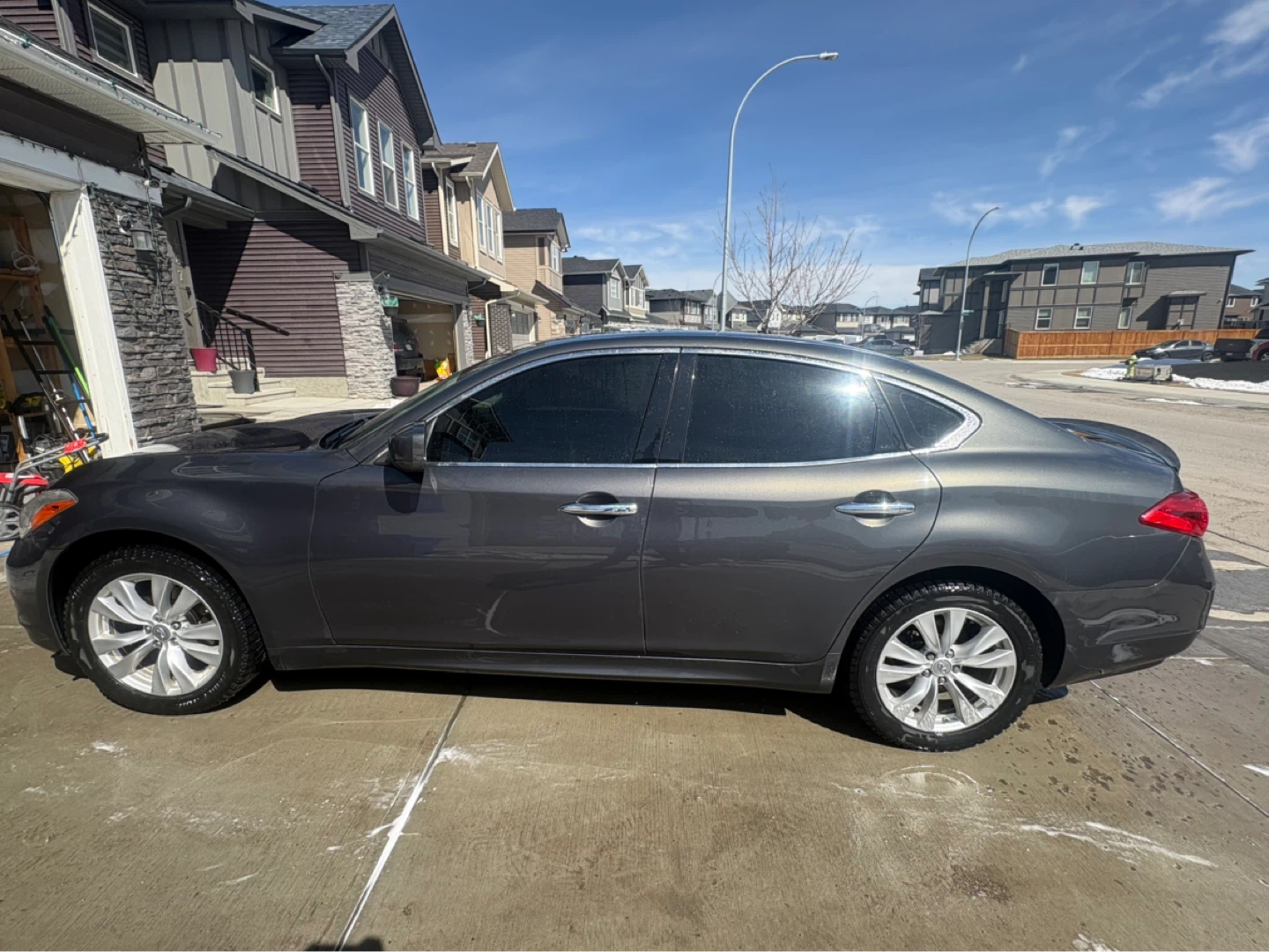 Infiniti Q70 sedan - photo 3