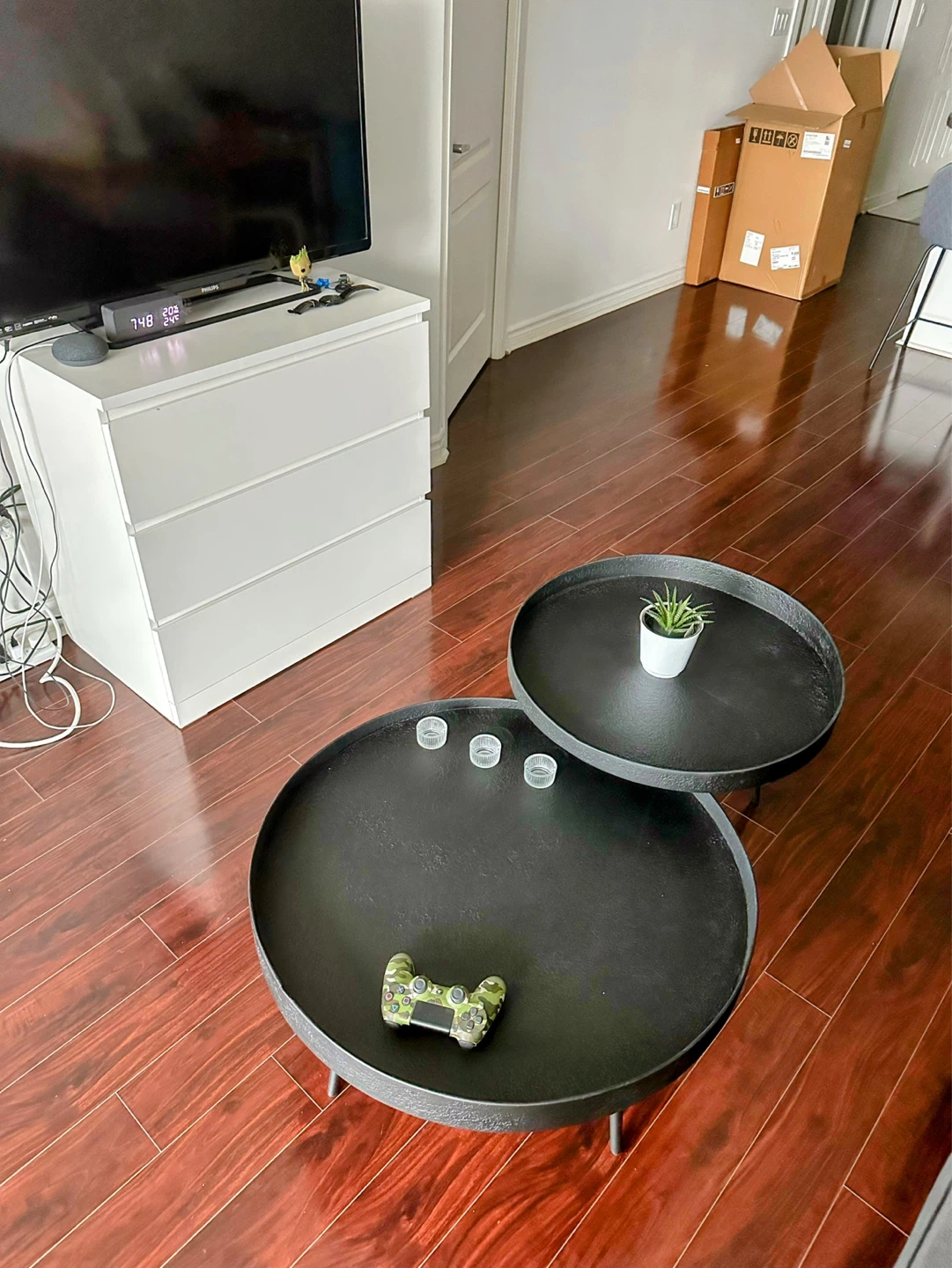 Set of 2 round nesting coffee tables, black