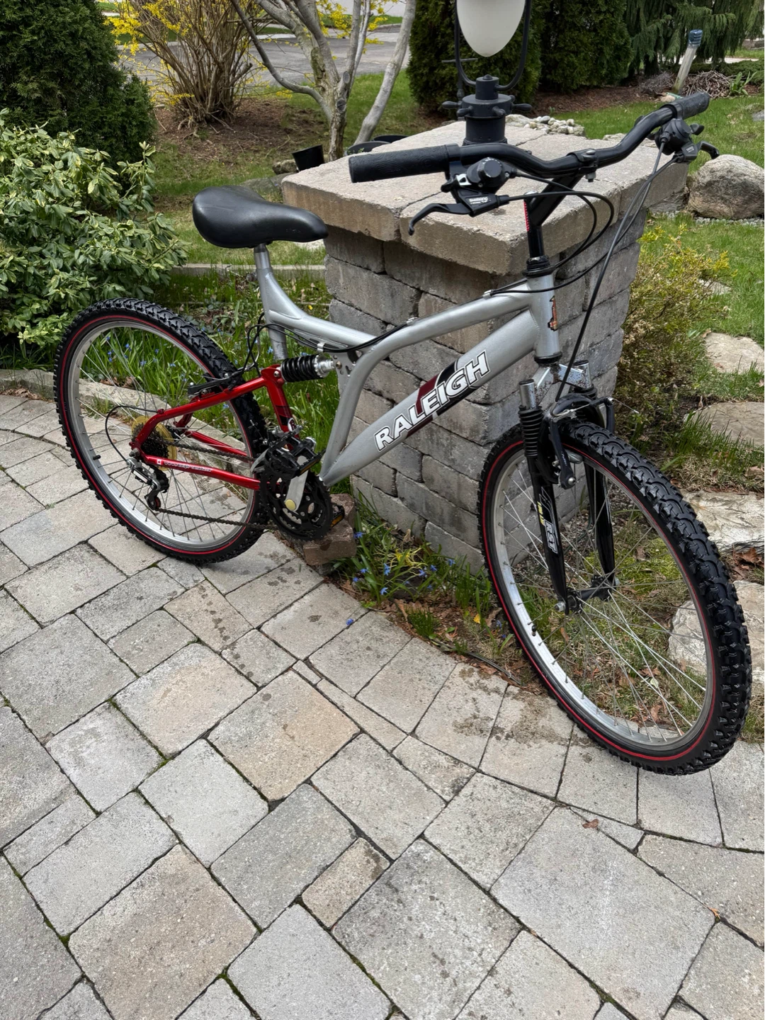 Raleigh 26" with Dual Suspension ,MENS'S MOUNTAIN BIKE