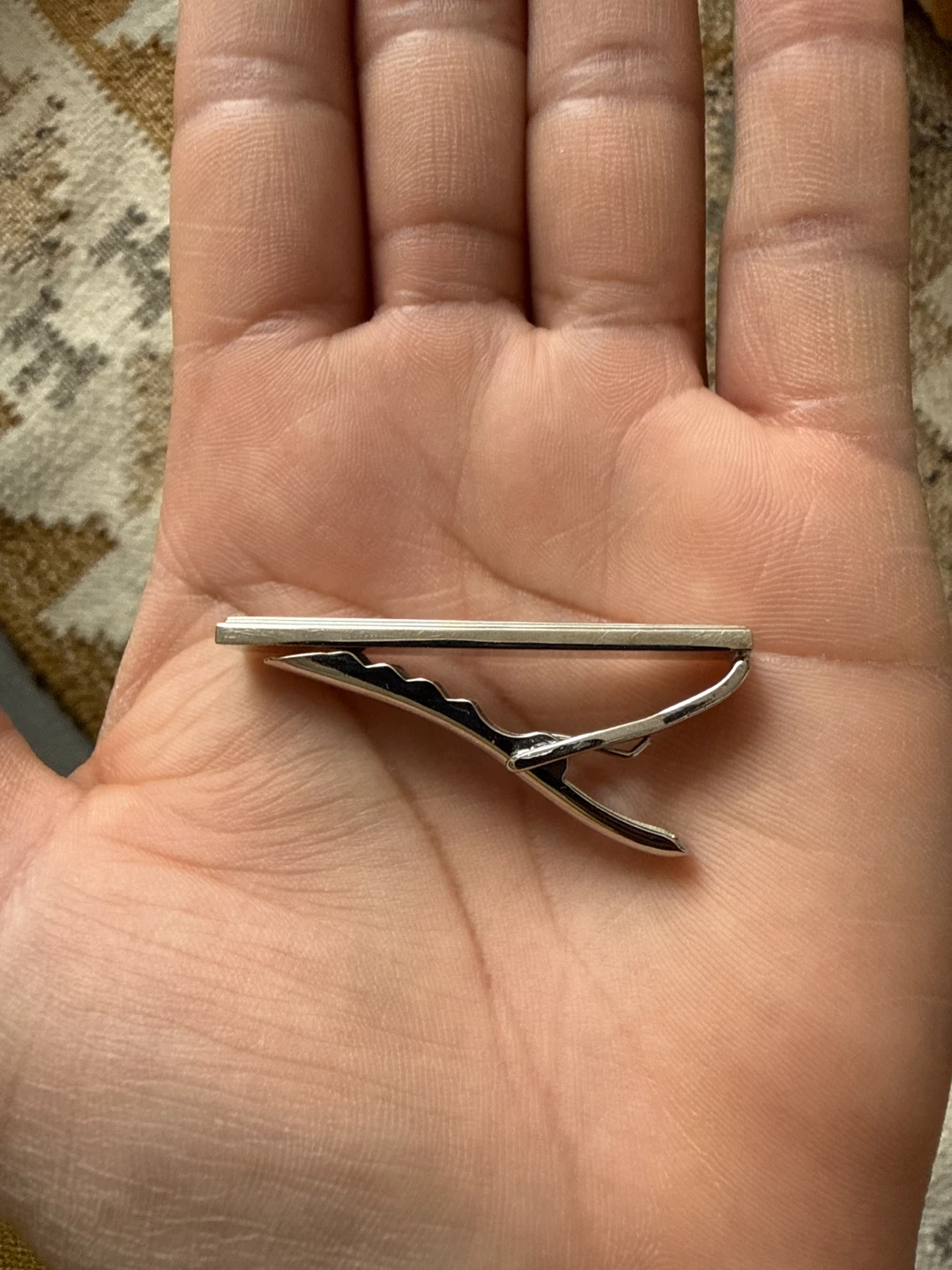 Silver-tone tie clip with three crystals - photo 2