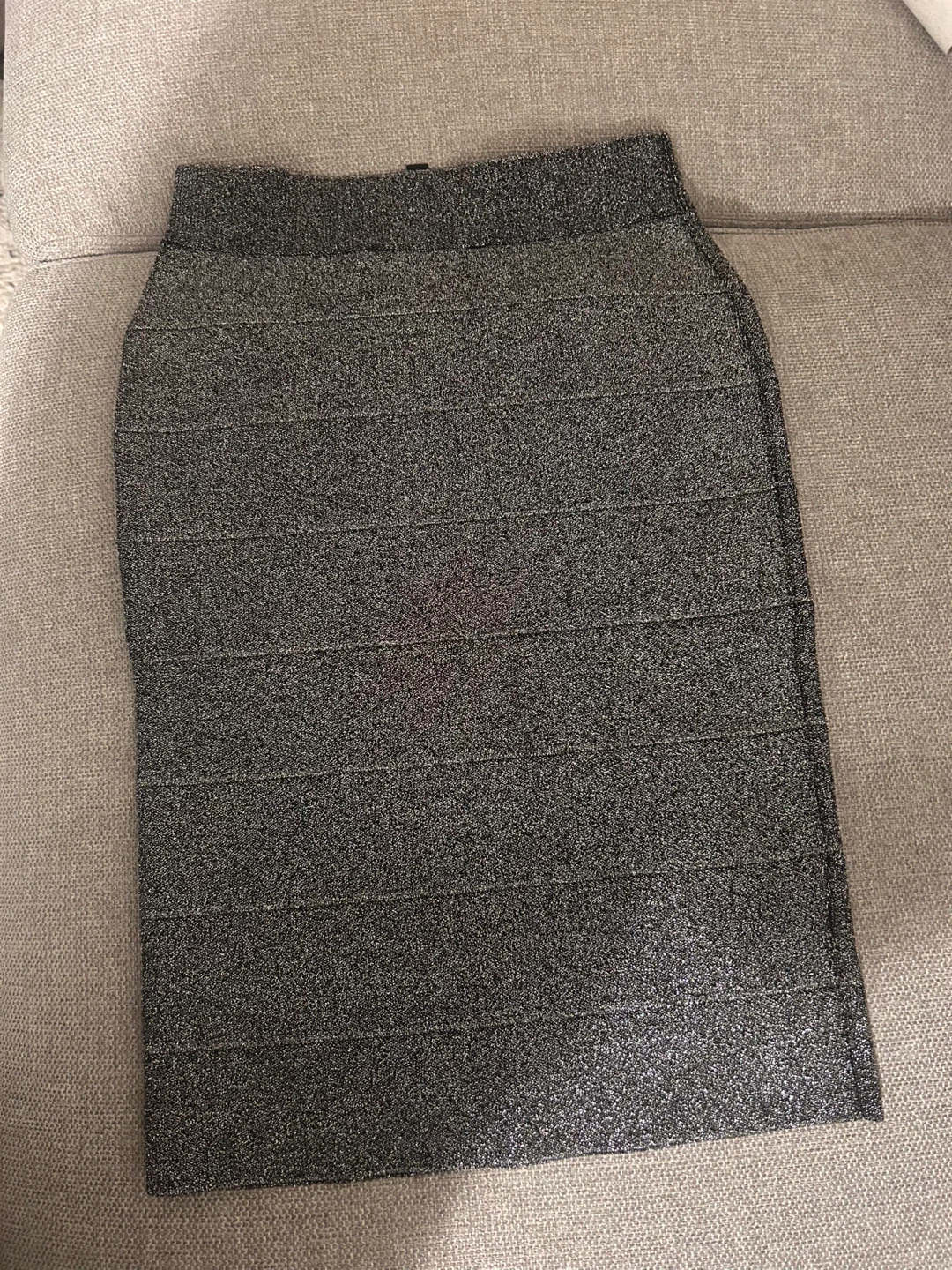 BCBG silver Bodycon bandage midi skirt size small 21” length - photo 4