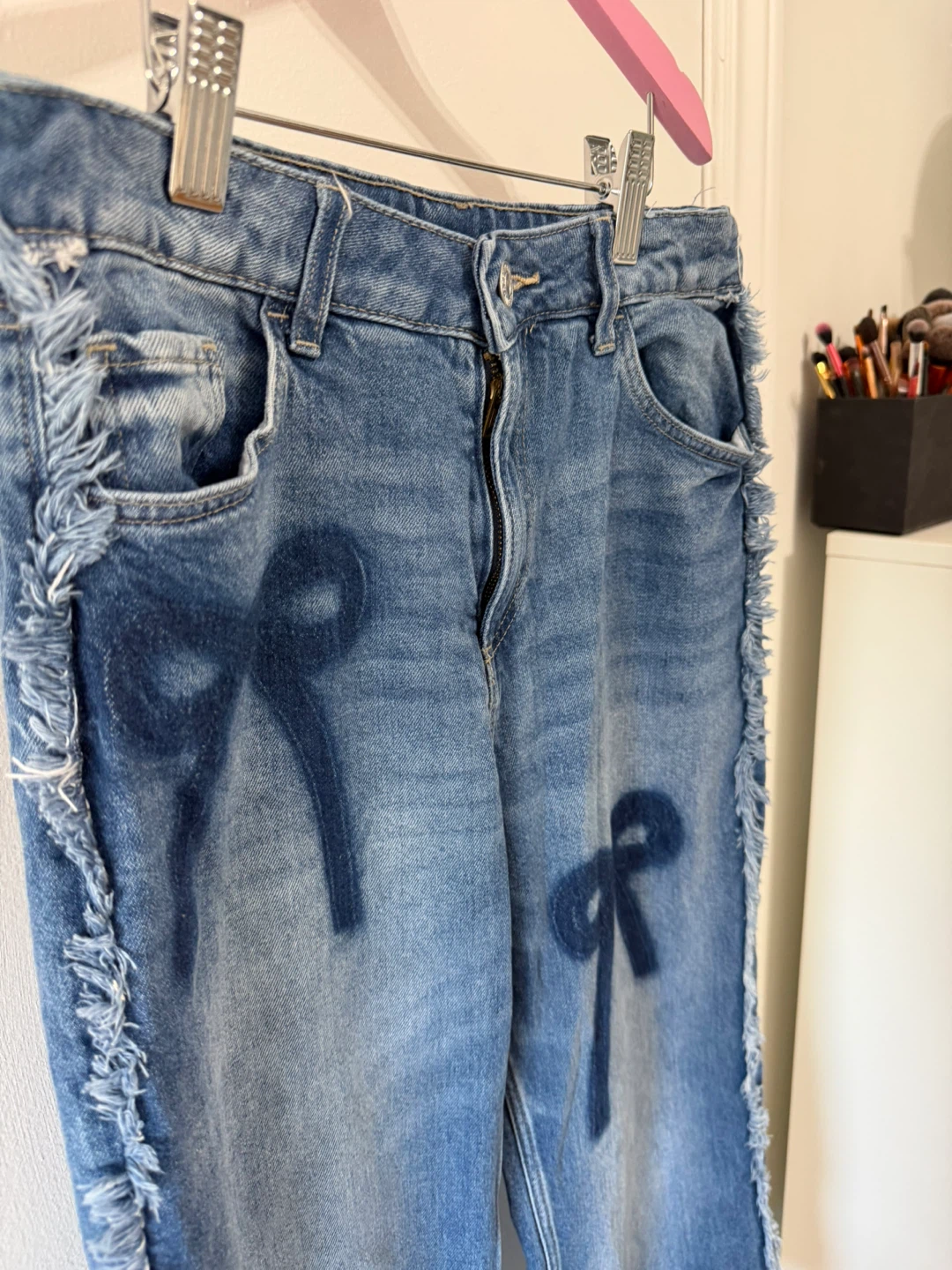 Size 12 Beautiful bow frayed jeans-adjustable waist - photo 3