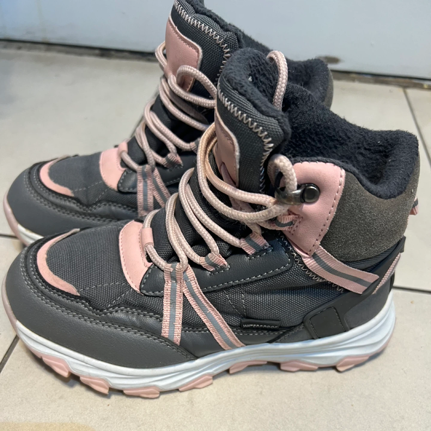 Waterproof Kids' Winter Boots Size 2 - photo 2