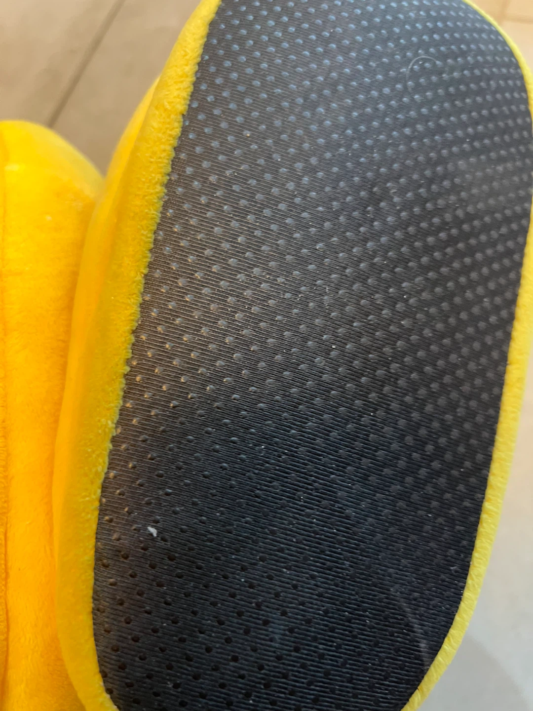 Yellow Heart Eyes Emoji Slippers - photo 2