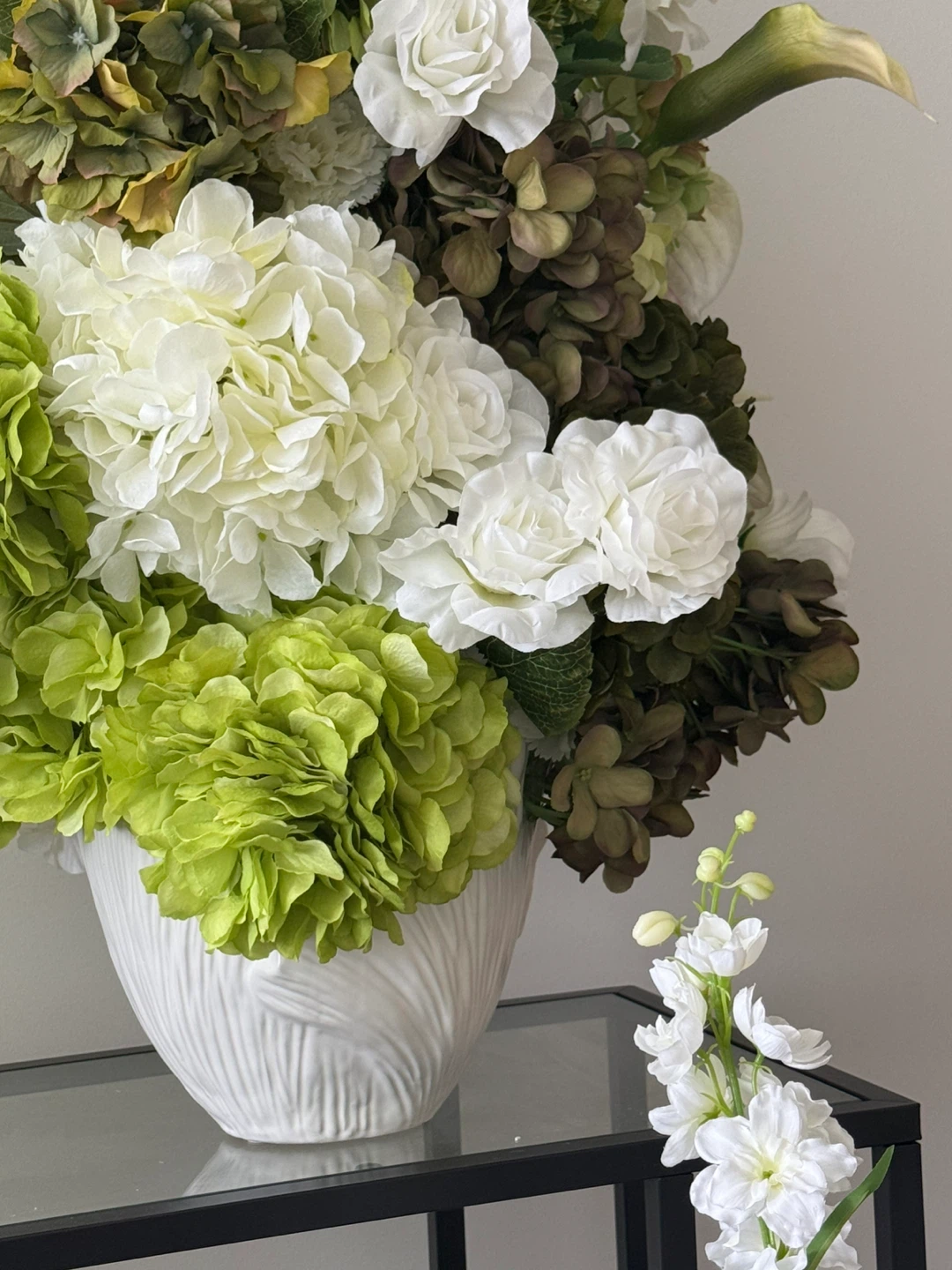 4 Artificial Flower Arrangements - photo 2