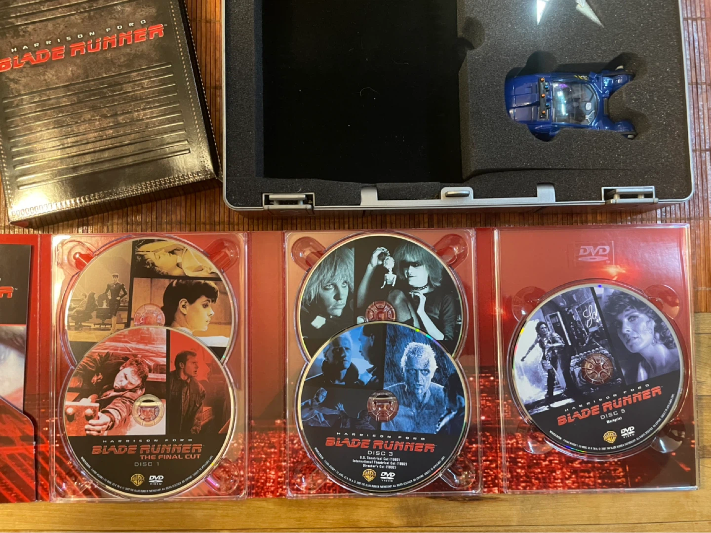 Blade Runner Ultimate Collector’s Briefcase Edition - photo 5
