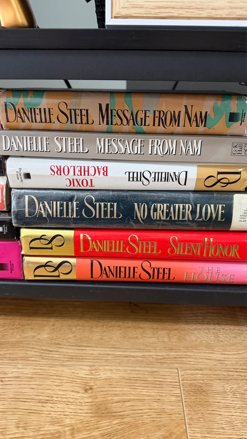 Collection of Danielle Steel and James Patterson Novels - photo 3