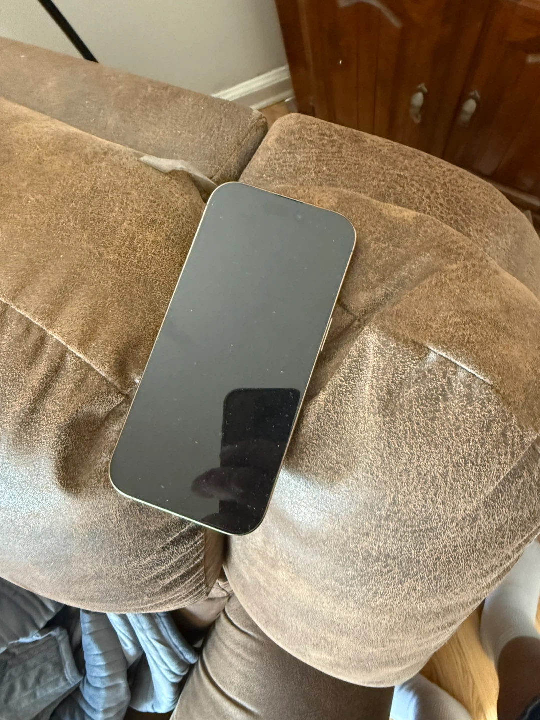 Apple iPhone 14 Pro - Gold