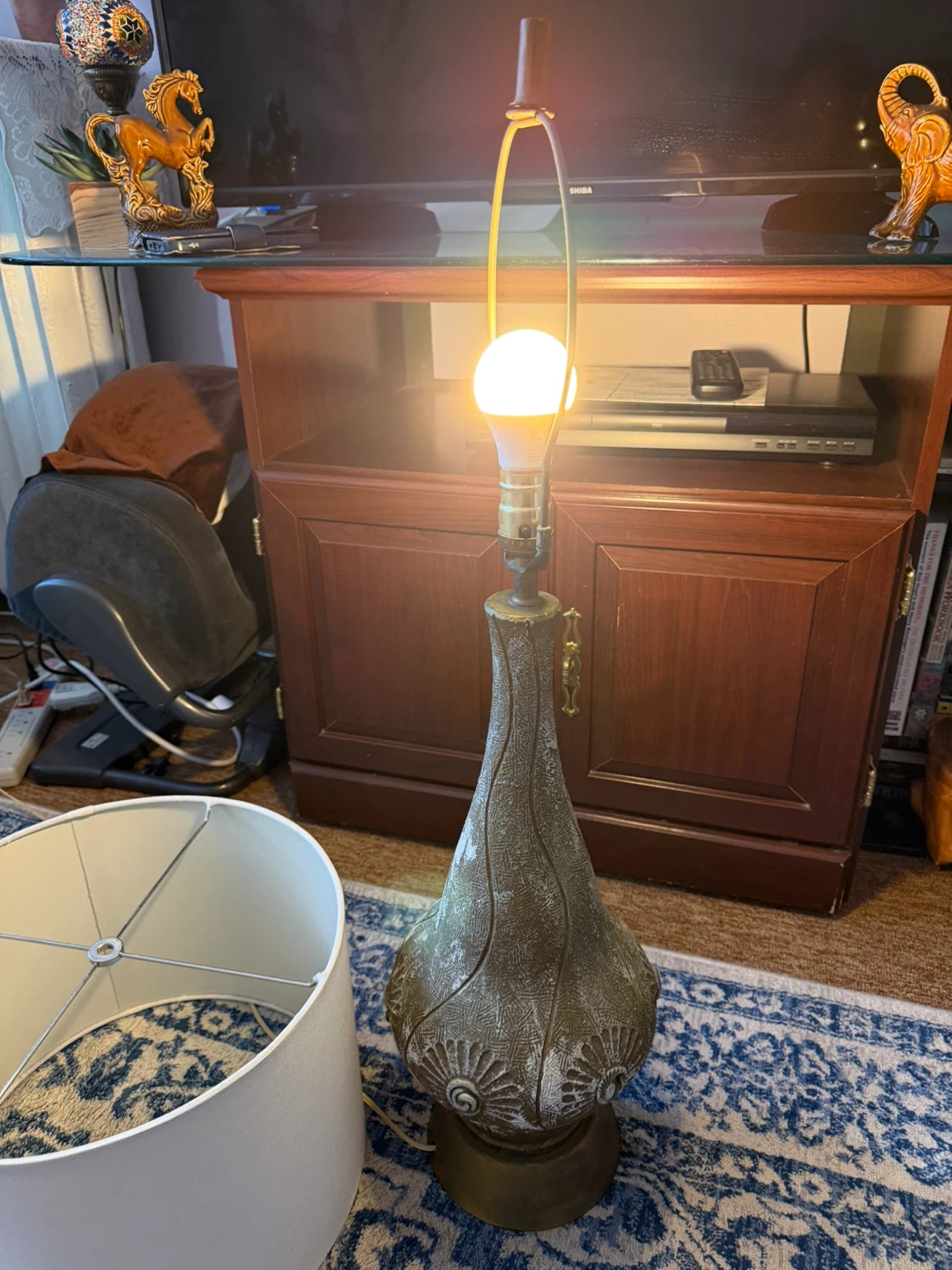 Vintage Decorative Table Lamp with Off-White Shade - photo 3