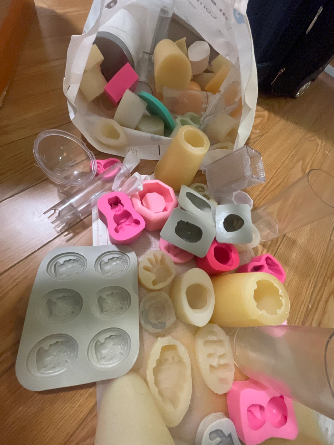Candle Making Supplies Bundle – Priced to Sell 🕯️ - photo 5