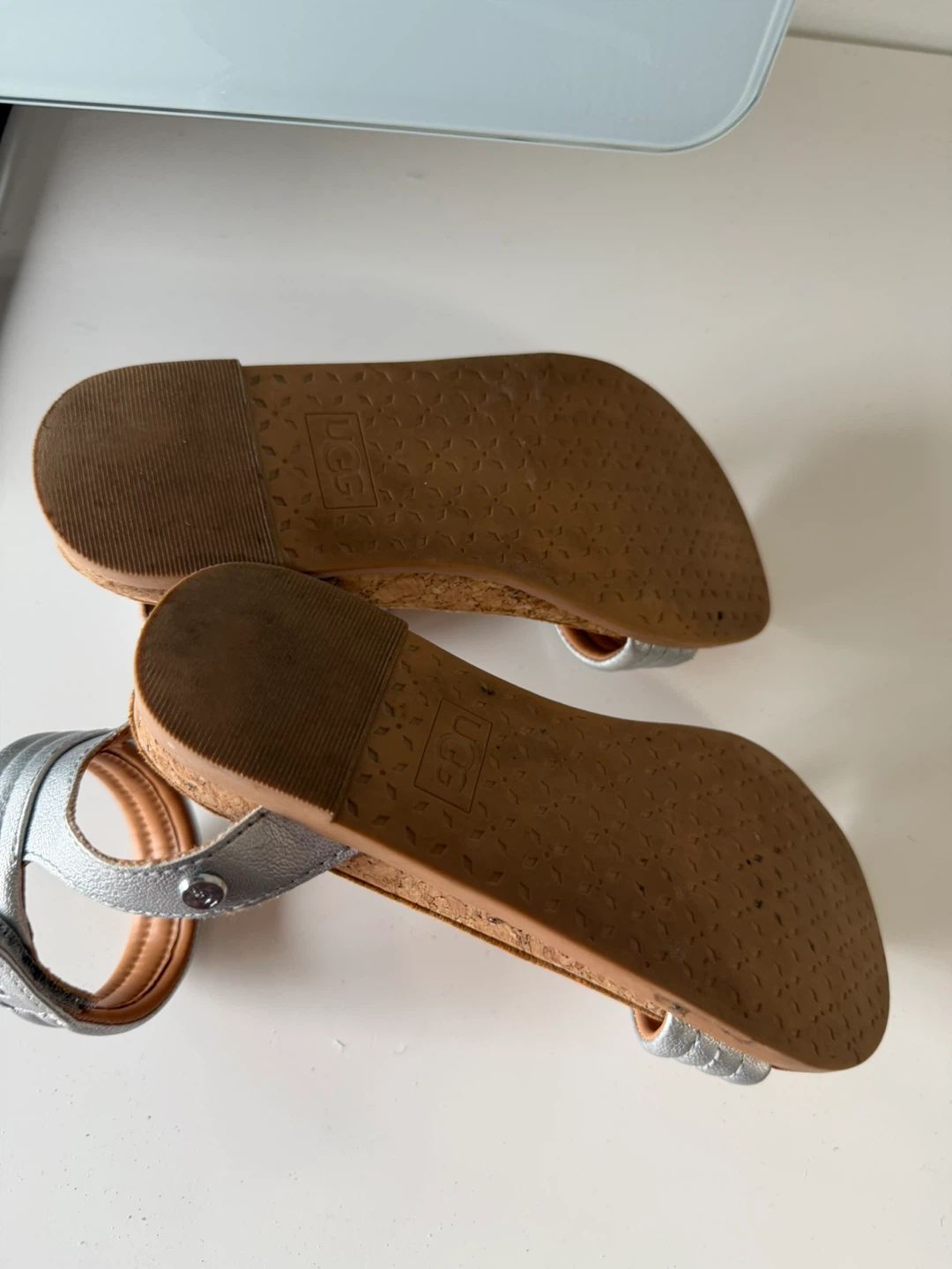 Girls size 1 Ugg sandals - photo 3