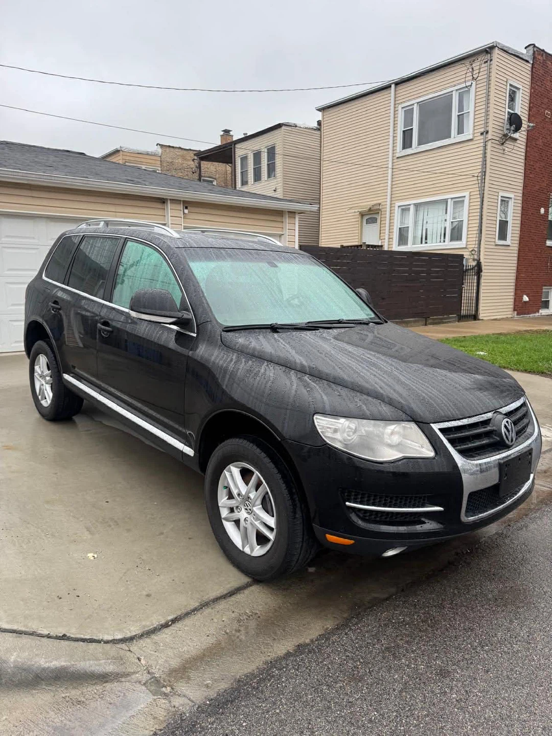 Black Volkswagen Touareg SUV
