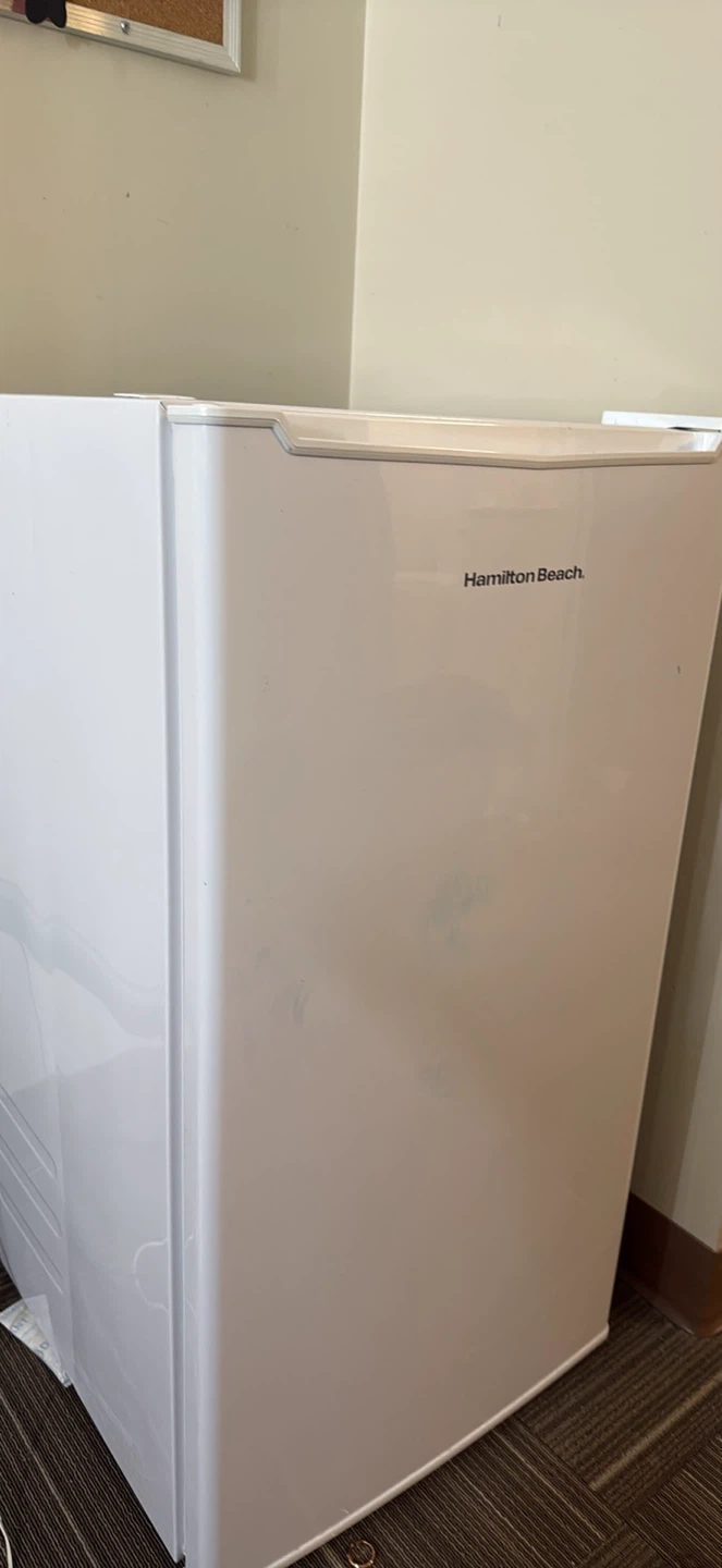 Hamilton Beach Mini Fridge(pick up by today $50)
