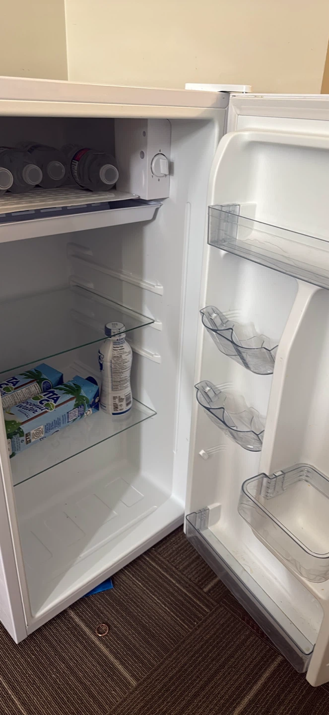Hamilton Beach Mini Fridge(pick up by today $50) - photo 2